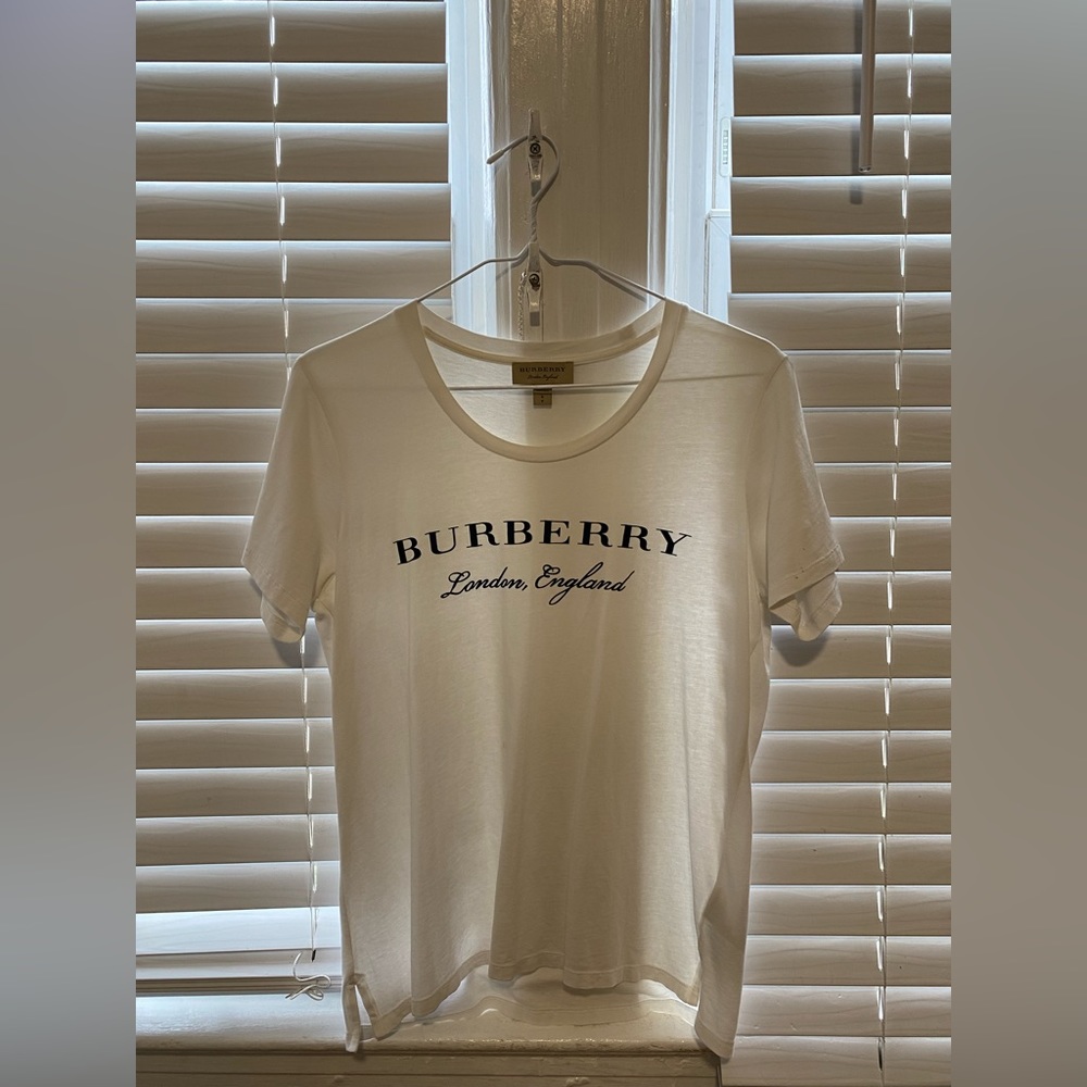 Womens Burberry t shirt
